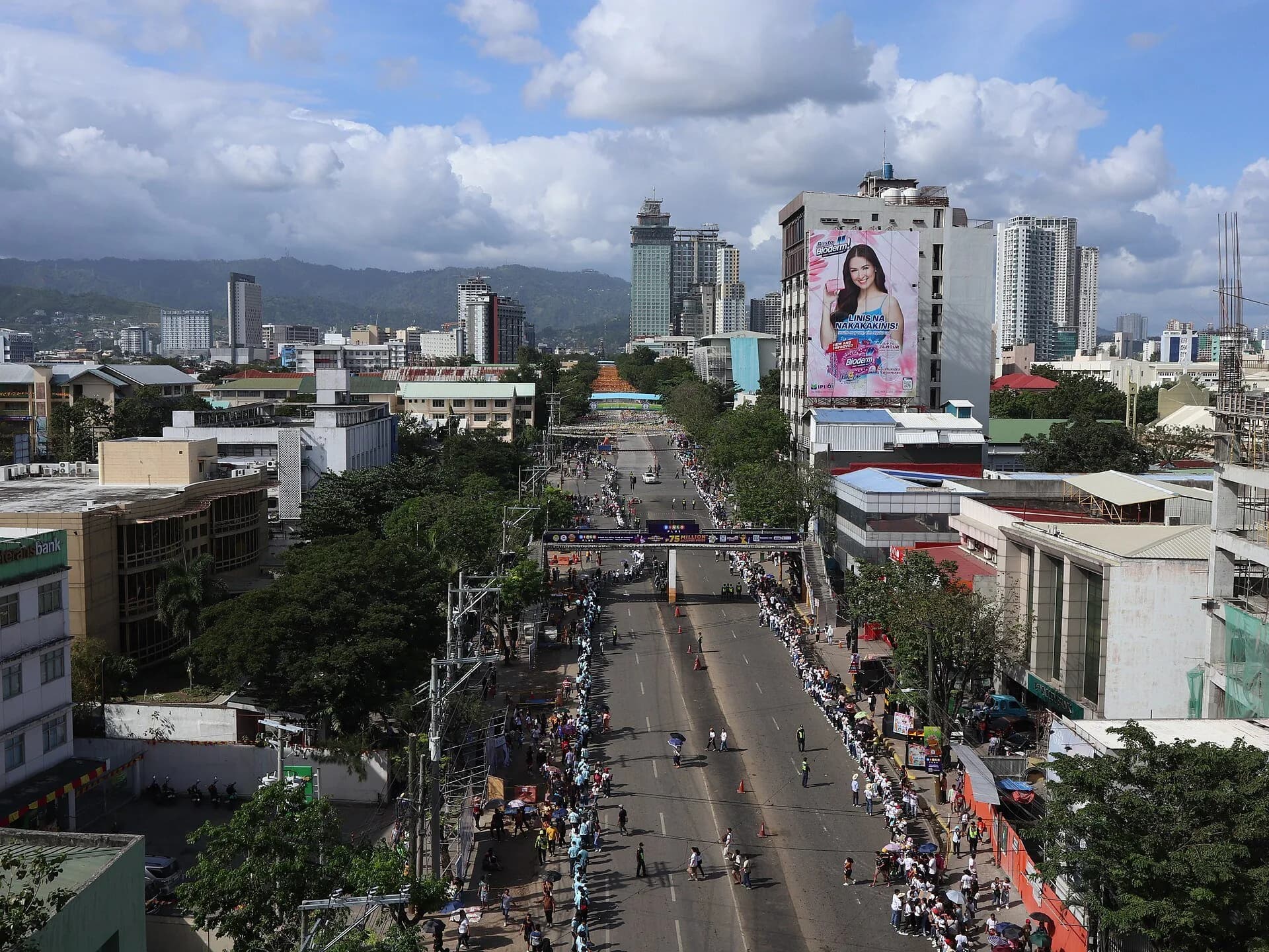 File:Osmeña Boulevard top view (Cebu City; 01-20-2024).jpg