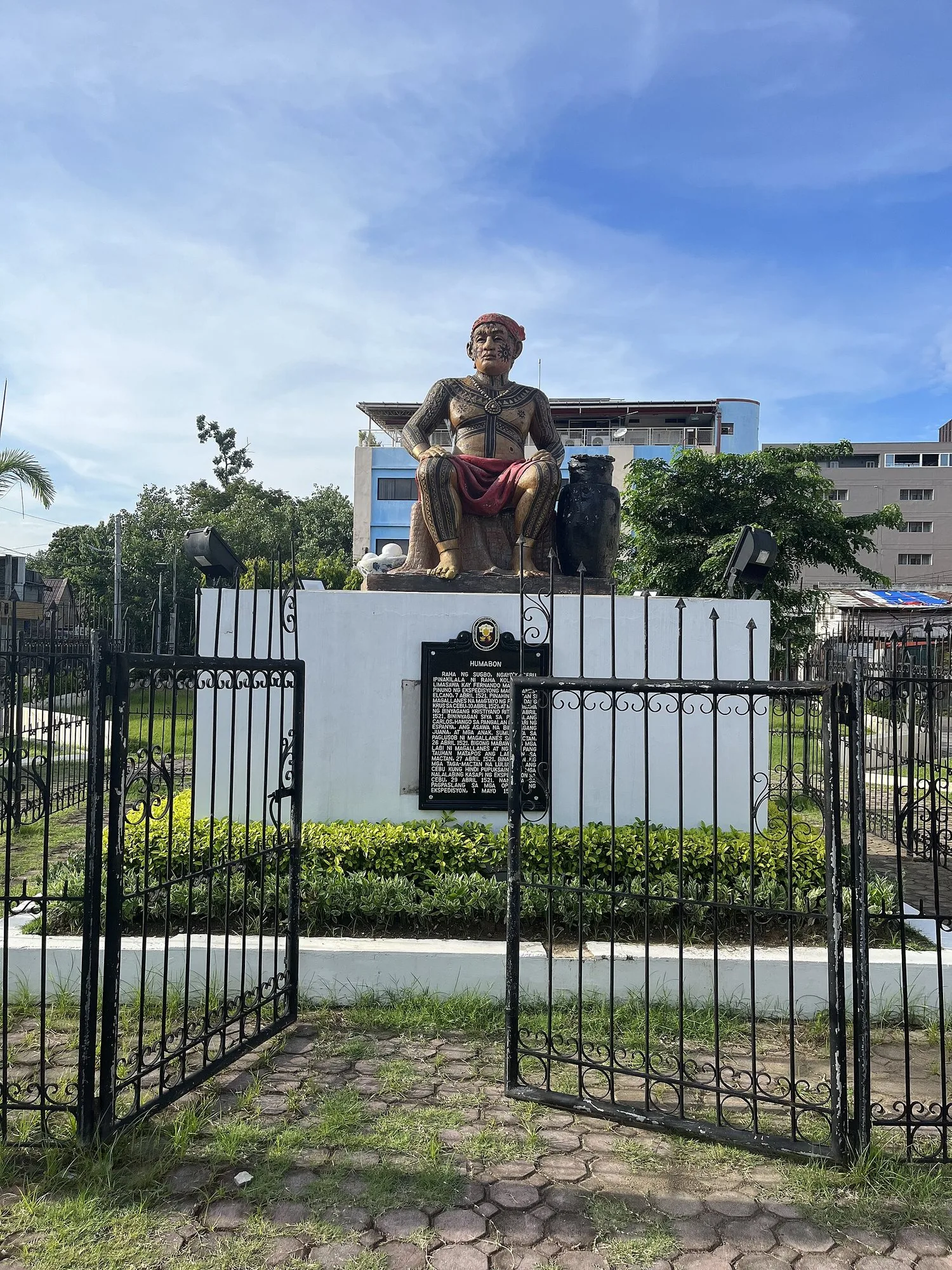 File:Humabon Monument in Cebu City.jpg