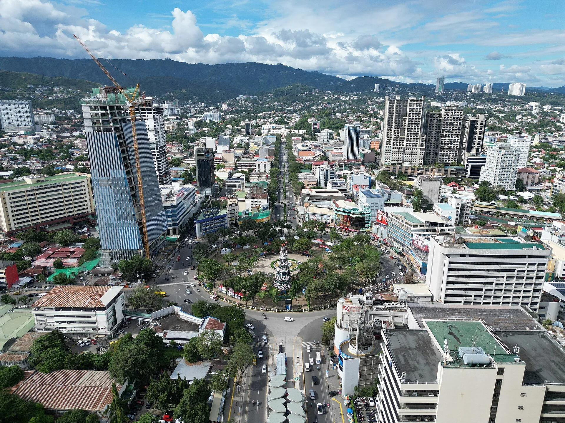 File:Osmeña Boulevard, Fuente Circle, capitol area drone view (Cebu City; 01-21-2025).jpg