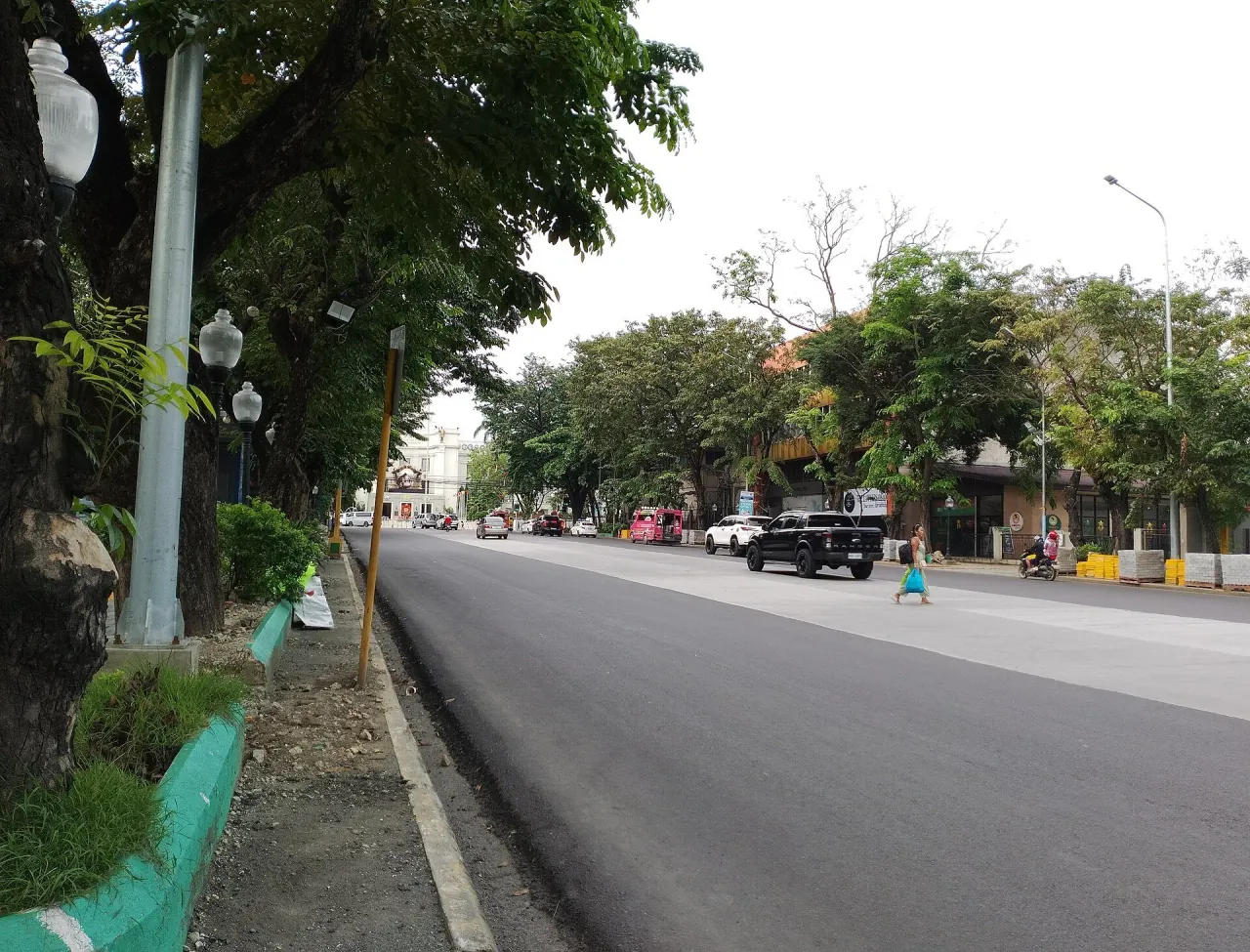 File:North Osmeña Boulevard with the removed structure of the Cebu Bus Rapid Transit (2024-12-31).jpg